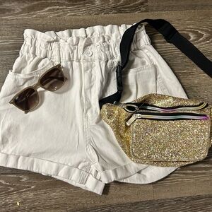 Chic White High Waist juniors Shorts, size 5/6